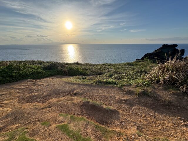 石垣島の海に沈む美しい夕日