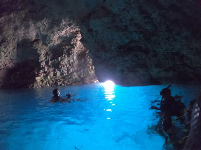 沖縄 真栄田岬 青の洞窟
